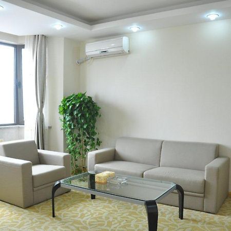Super 8 Hotel Qingdao Railway Station Gui Zhou Road Bagian luar foto