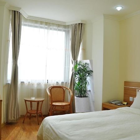 Super 8 Hotel Qingdao Railway Station Gui Zhou Road Bagian luar foto