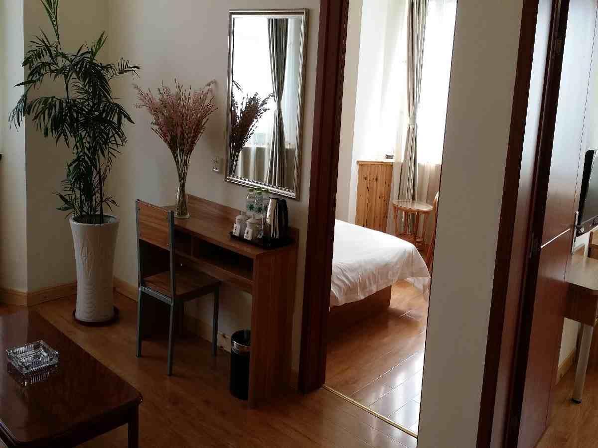 Super 8 Hotel Qingdao Railway Station Gui Zhou Road Bagian luar foto