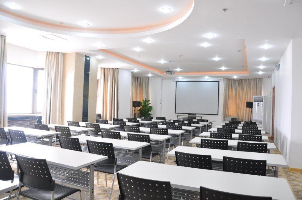 Super 8 Hotel Qingdao Railway Station Gui Zhou Road Bagian luar foto