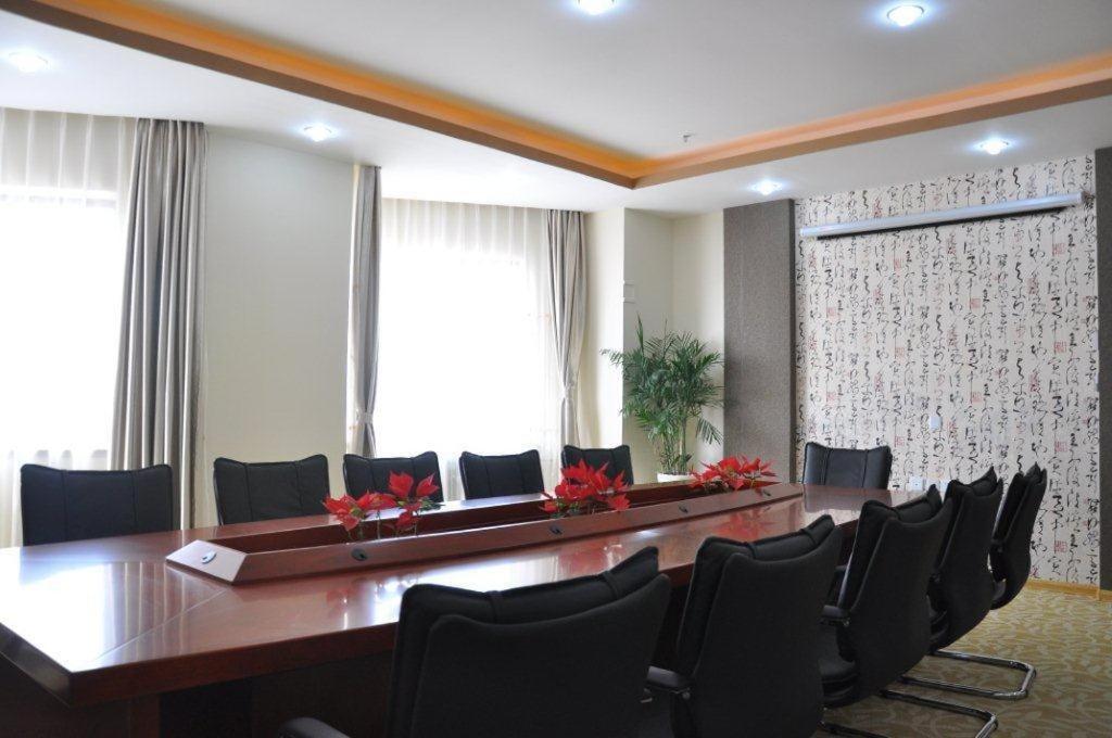 Super 8 Hotel Qingdao Railway Station Gui Zhou Road Bagian luar foto
