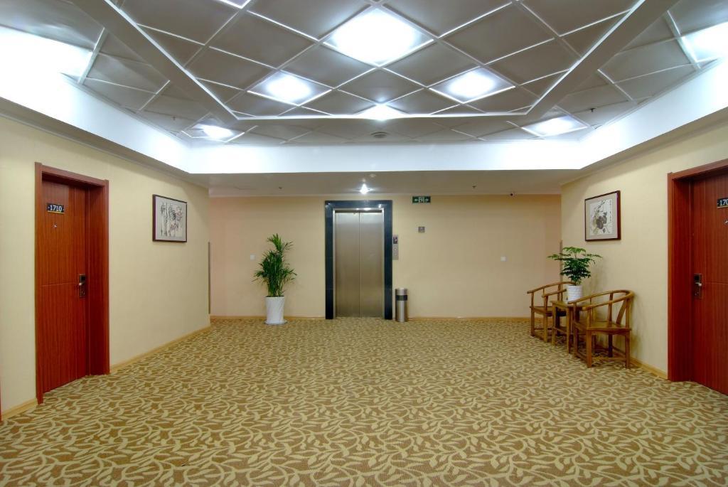 Super 8 Hotel Qingdao Railway Station Gui Zhou Road Bagian luar foto