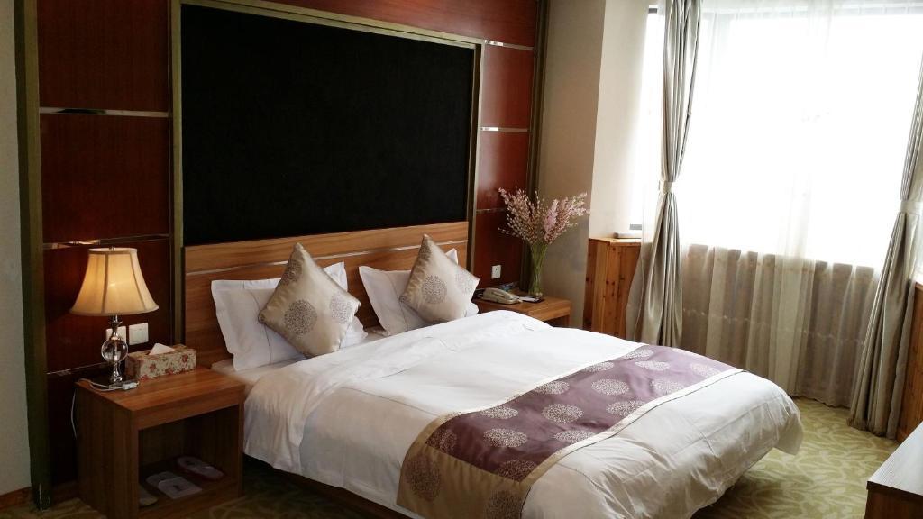 Super 8 Hotel Qingdao Railway Station Gui Zhou Road Bagian luar foto