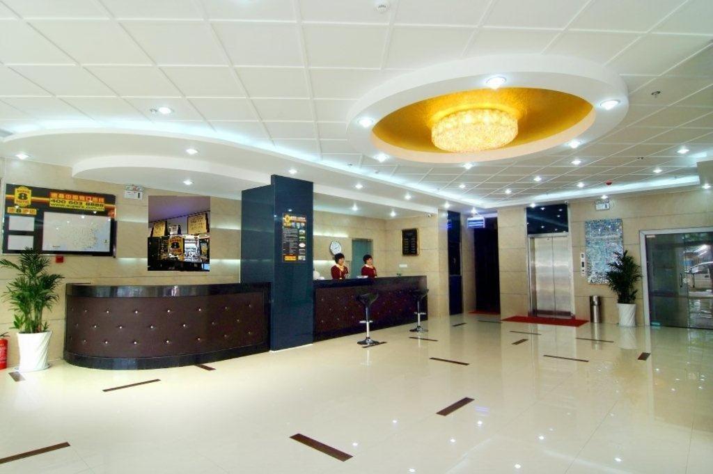 Super 8 Hotel Qingdao Railway Station Gui Zhou Road Bagian luar foto